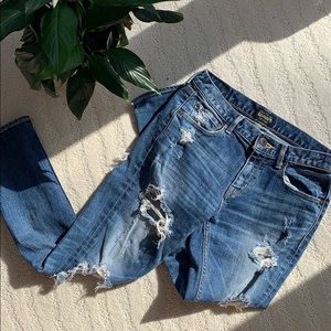 Moussy vintage co distressed jeans. Size 25